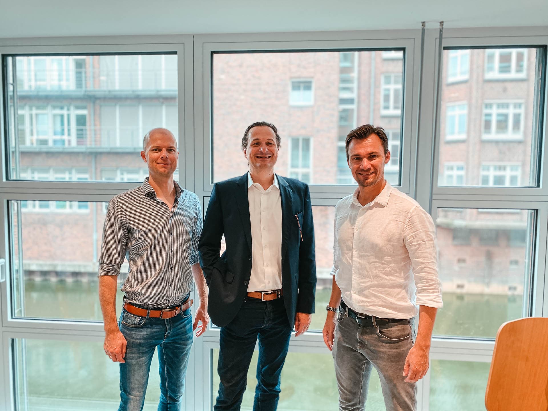 Drei Berater von Everto Consulting im Büro in Hamburg